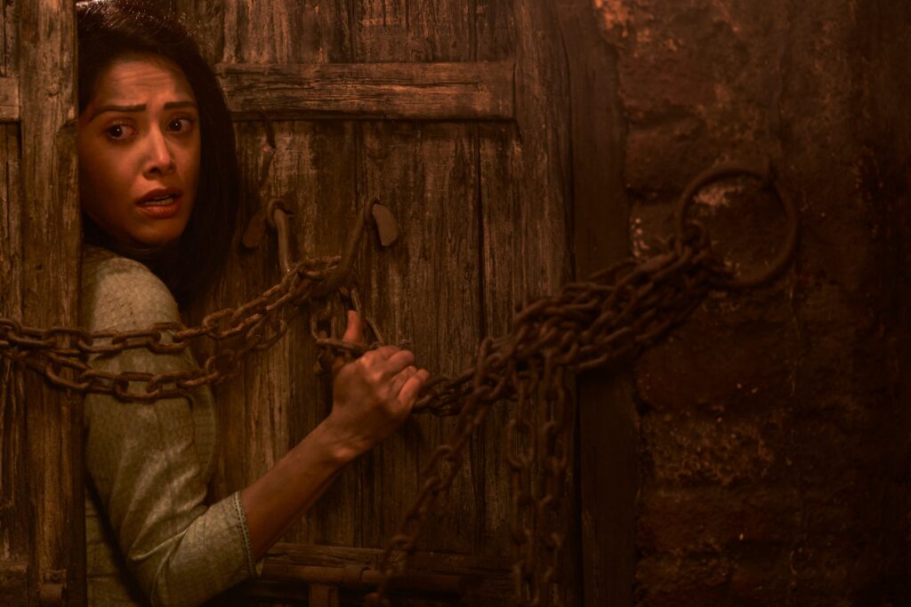 Chhorii 2 Movie Scene 2025 – Dar ke mahol me band darwaze aur horror moment